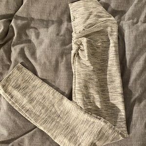 CSB crop shop boutique scrunch butt marl white leggings